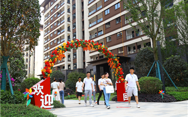 不负期待 | 宜宾人生就是博·翡翠堂二期盛大交付，以美好家兑现承诺